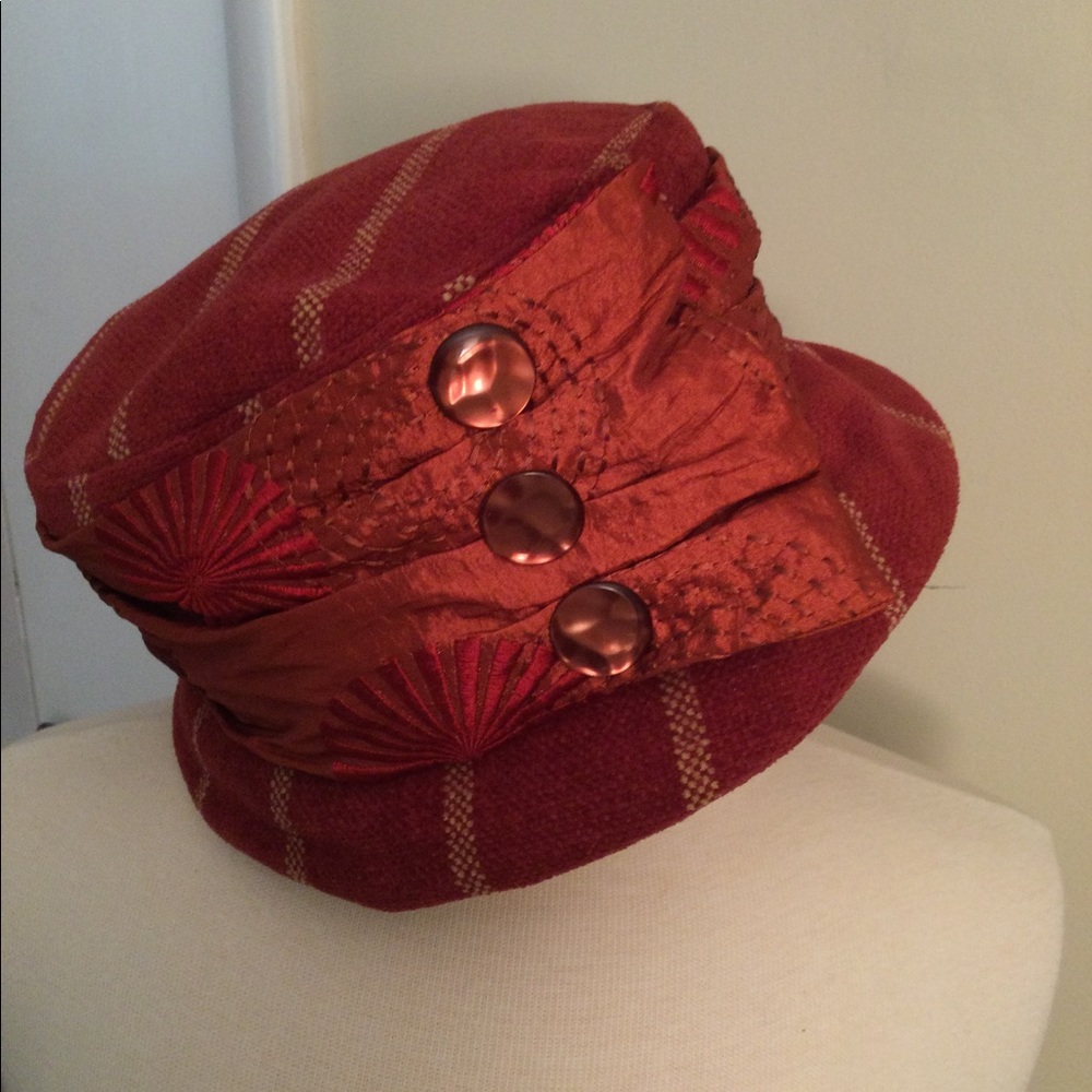 Ladies hat. Rust color with silk ribbon.